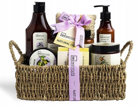 ZESTAW KOSMETYKÓW DO PIELĘGNACJI CIAŁA I KĄPIELI