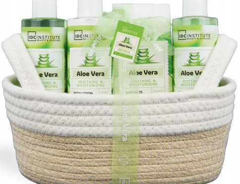 ZESTAW KOSMETYKÓW DO PIELĘGNACJI CIAŁA I KĄPIELI KOSMETYKI