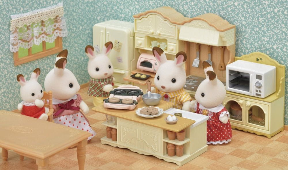 Sylvanian-Families-Szafka-z-kuchenka-mikrofalowa-Informacje-dot-bezpieczenstwa-i-zgodnosci-produktu-Do-uzytku-pod-bezposrednim-nadzorem-osoby-doroslej-Zawiera-zabawke-Zalecany-nadzor-osoby-doroslej