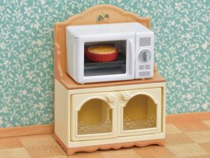 Sylvanian-Families-Szafka-z-kuchenka-mikrofalowa-Marka-EPOCH
