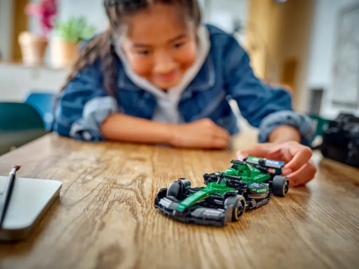 LEGO-Speed-Champions-77245-Bolid-F1-Aston-Martin-Aramco-AMR24-Nazwa-zestawu-LEGO-77245-Speed-Champions-Bolid-F1-Aston-Martin-Aramco-AMR24