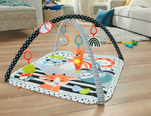 Mata edukacyjna kocyk z pałąkiem Fisher Price interaktywna 76×76 cm